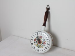Pendule casserole vintage en porcelaine
