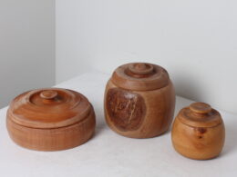 Lot de 3 pots en bois tourné