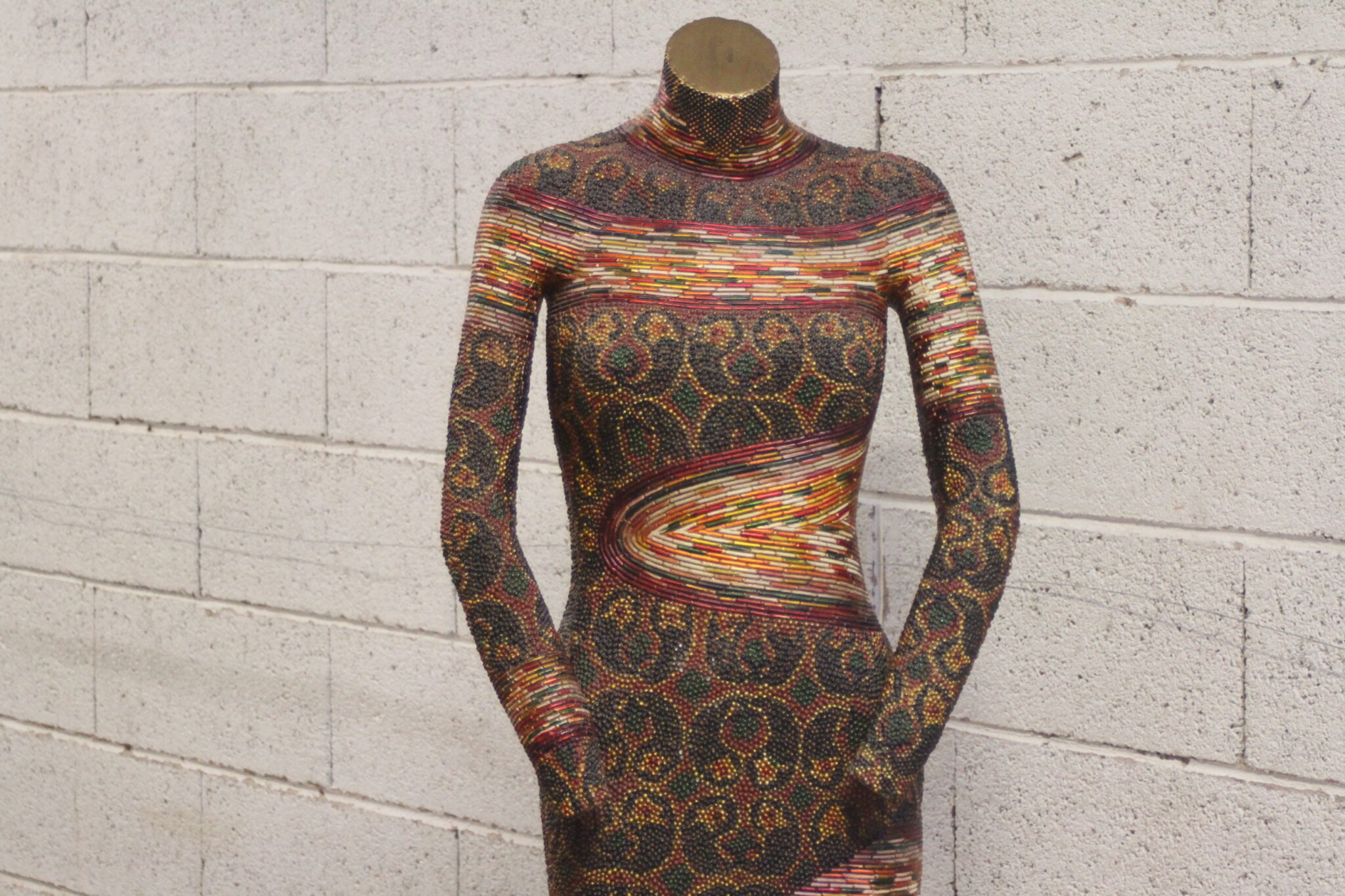Mannequin en résine effet perles – Image 4