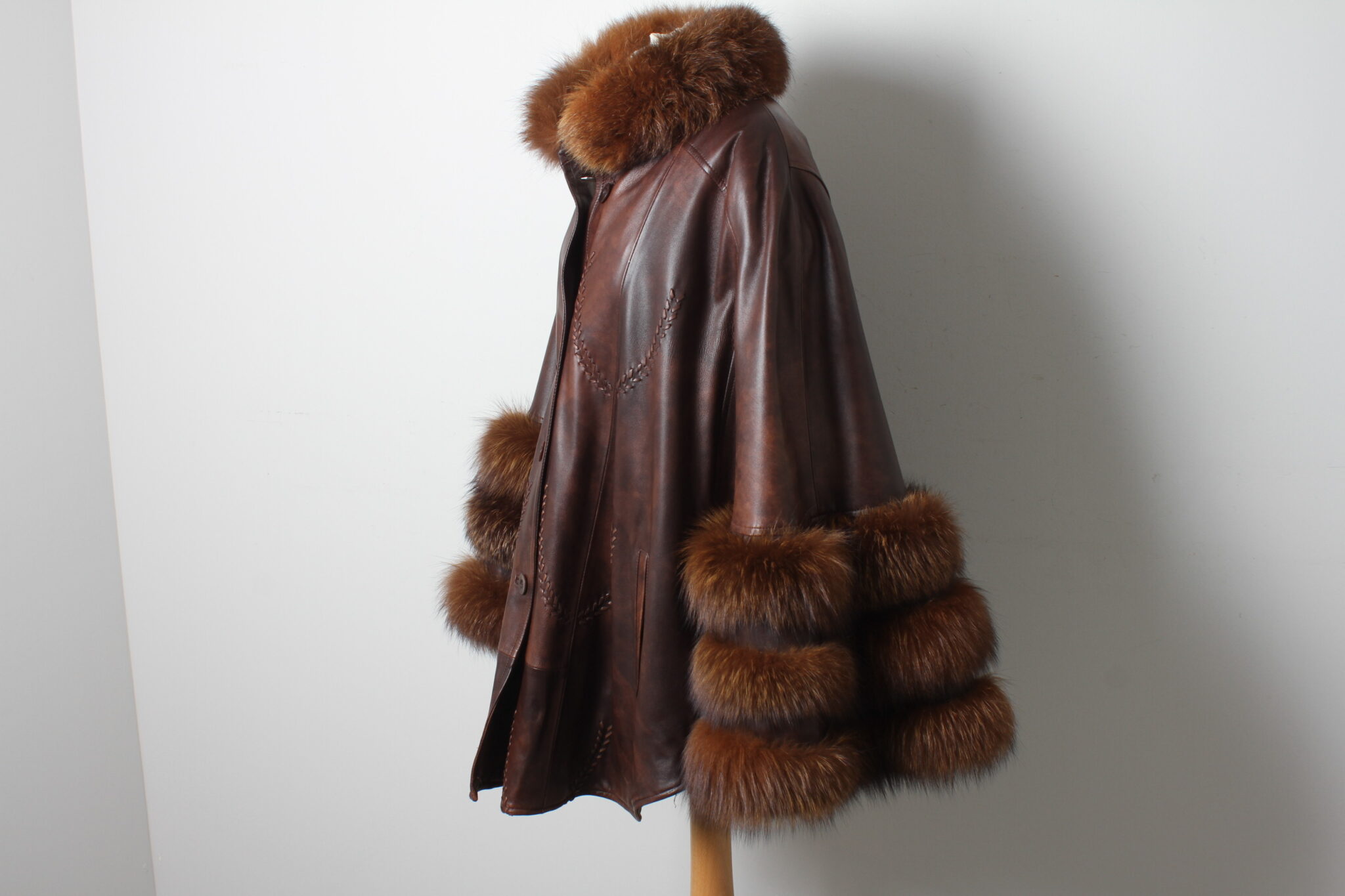 Poncho cape en simili cuir et fausse fourrure – Image 2