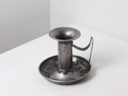 Bougeoir en métal de style médiéval