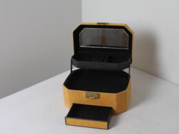 Coffret à bijoux en velours jaune