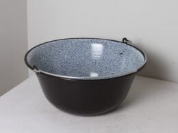 Marmite à goulasch en métal émaillé