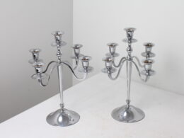 Paire de chandeliers à 5 branches en métal chromé