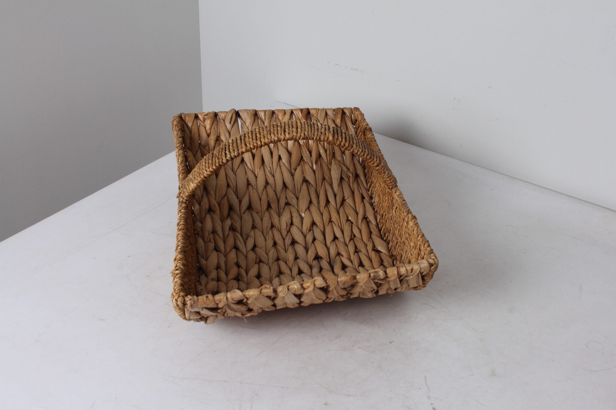 Panier en osier et jacinthe d'eau – Image 2