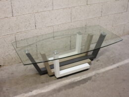 Table basse en verre et métal