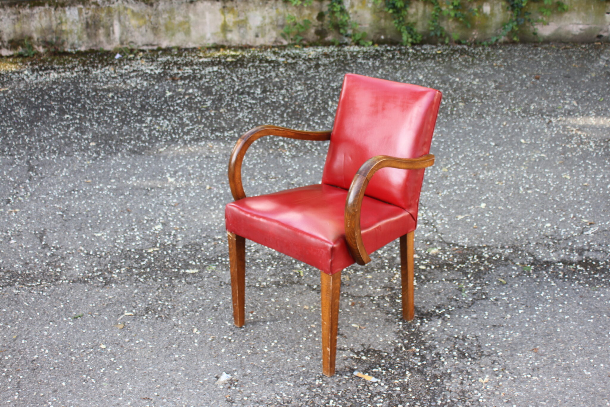 Fauteuil bridge en skaï rouge