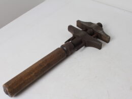 Ancienne clé à molette, outil