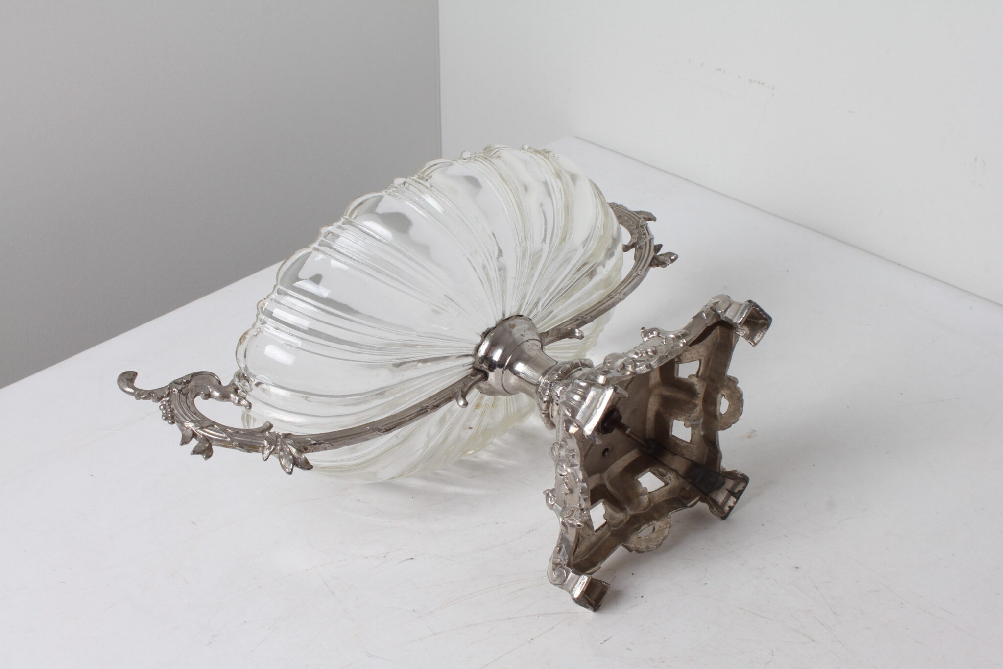 Coupe de table en verre et métal – Image 3
