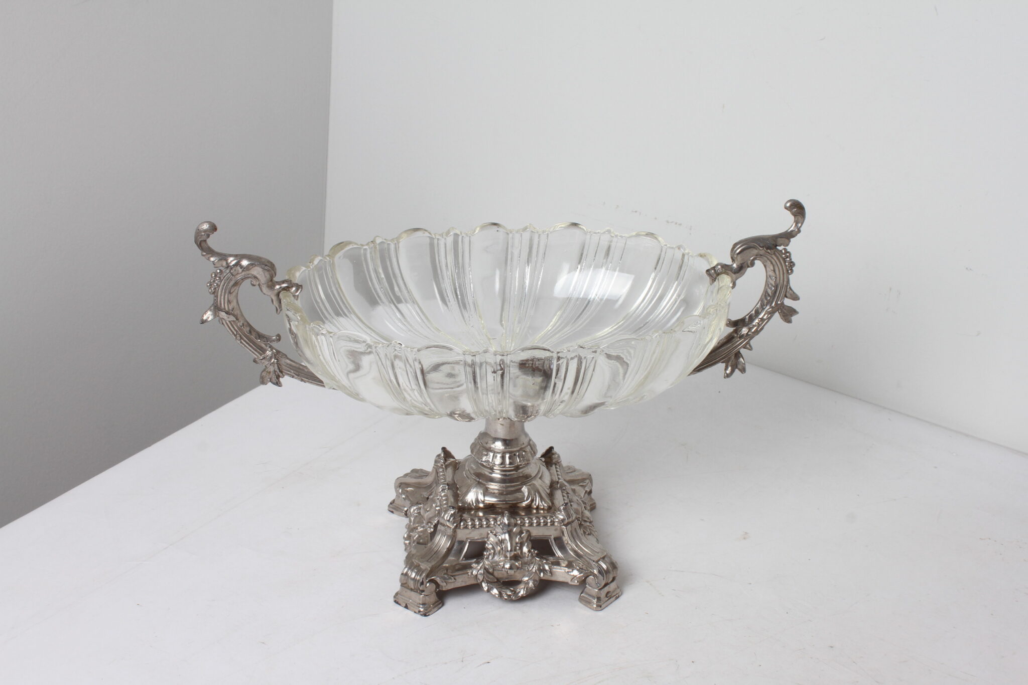Coupe de table en verre et métal