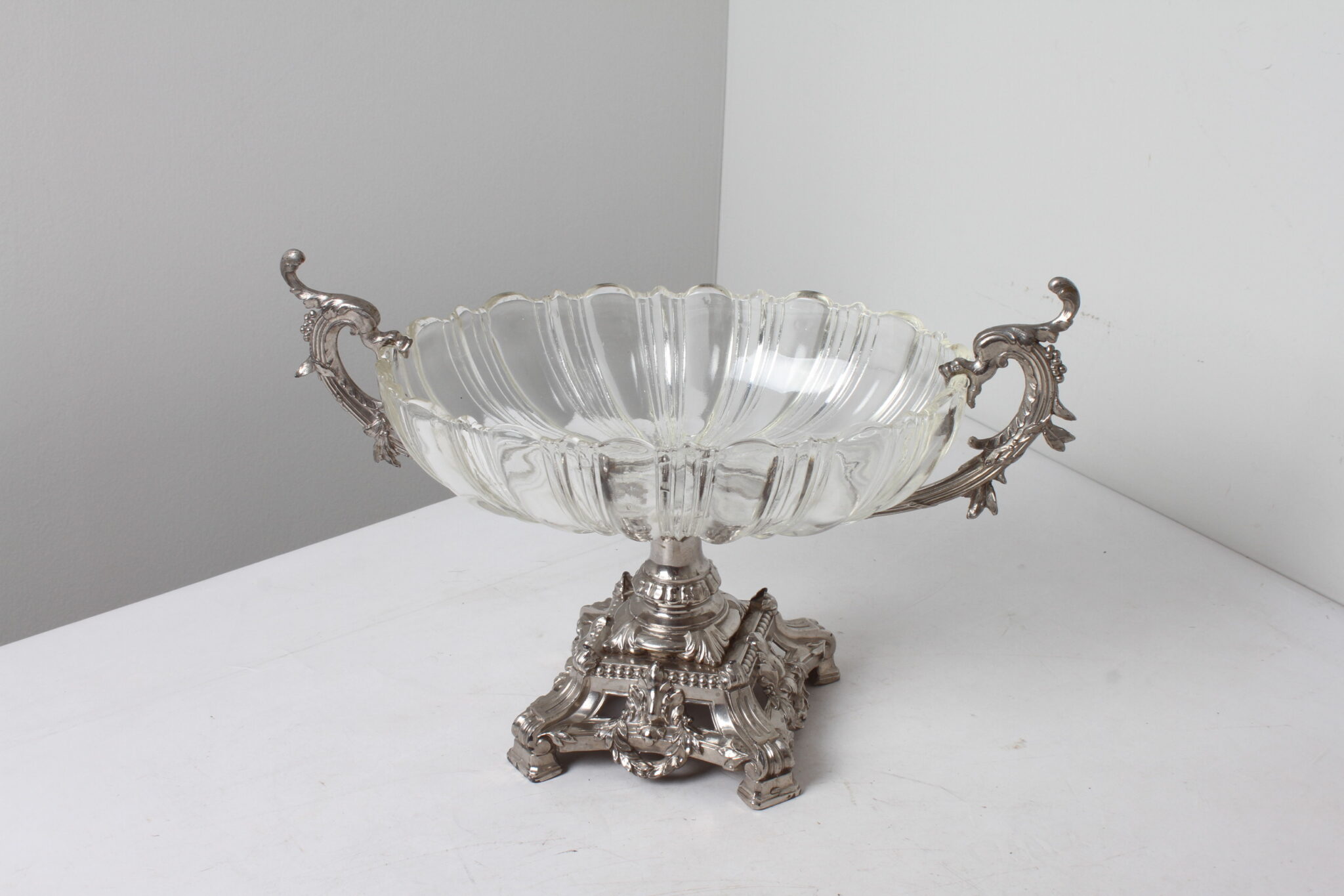 Coupe de table en verre et métal – Image 2