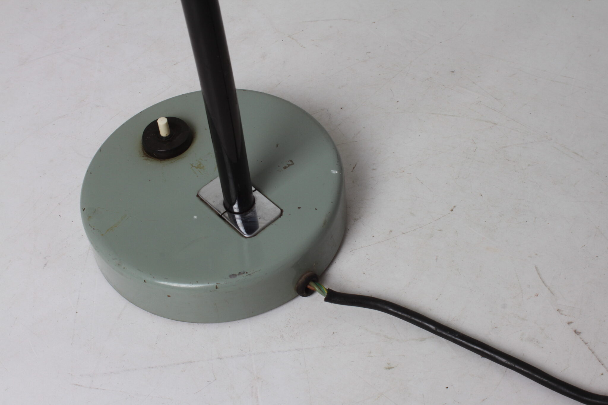 Ancienne lampe de bureau en métal – Image 4