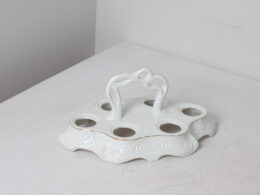 Ancien présentoir à œufs en porcelaine