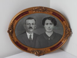 Ancien cadre photo en plâtre