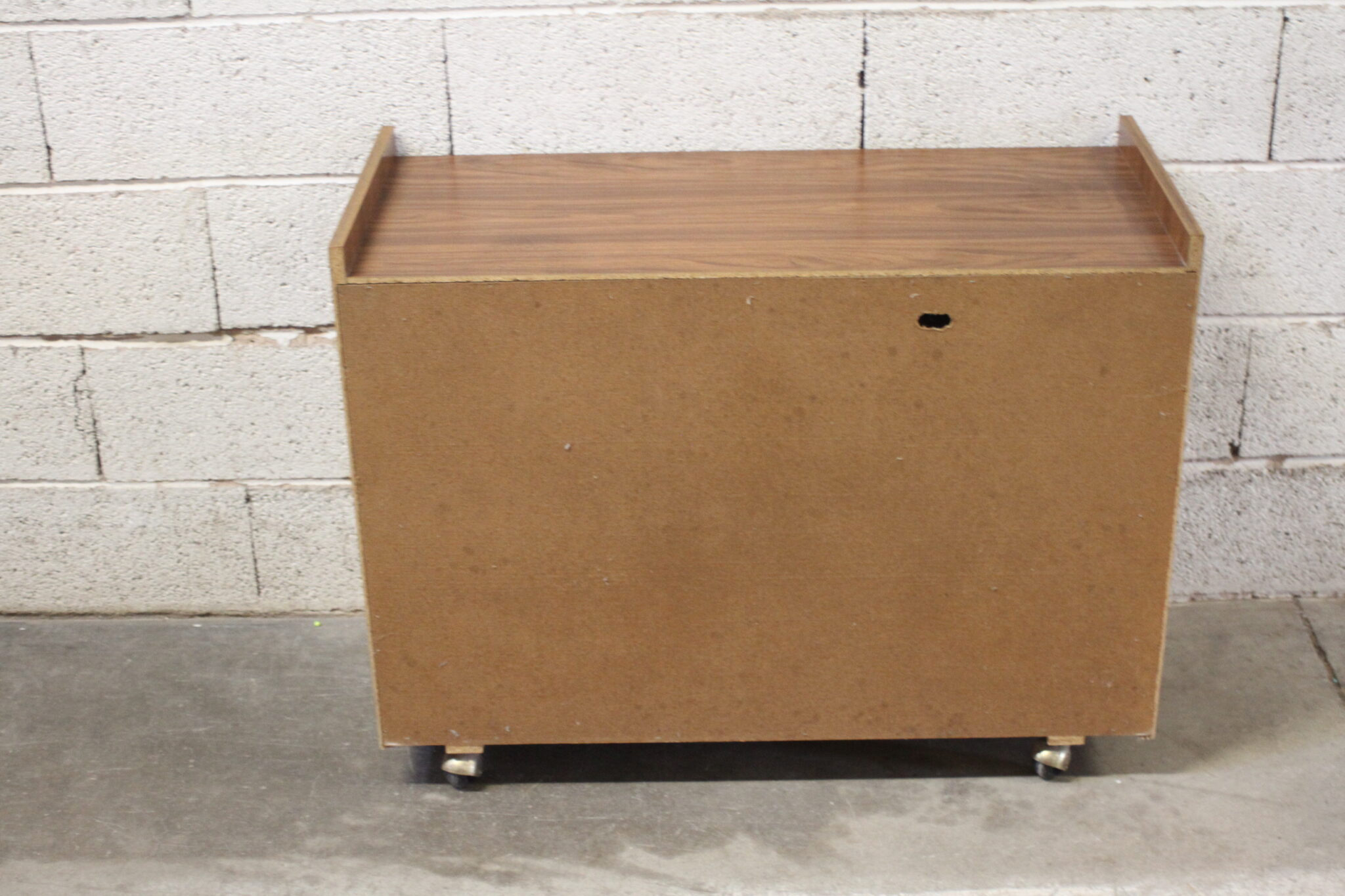 Meuble hifi vintage sur roulettes – Image 4