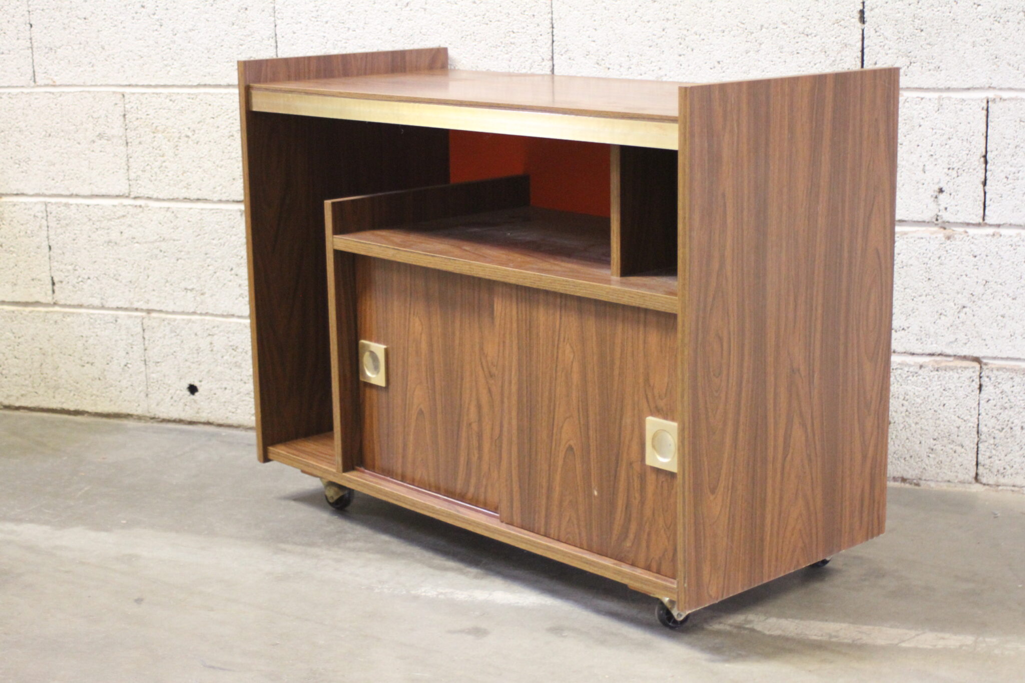 Meuble hifi vintage sur roulettes