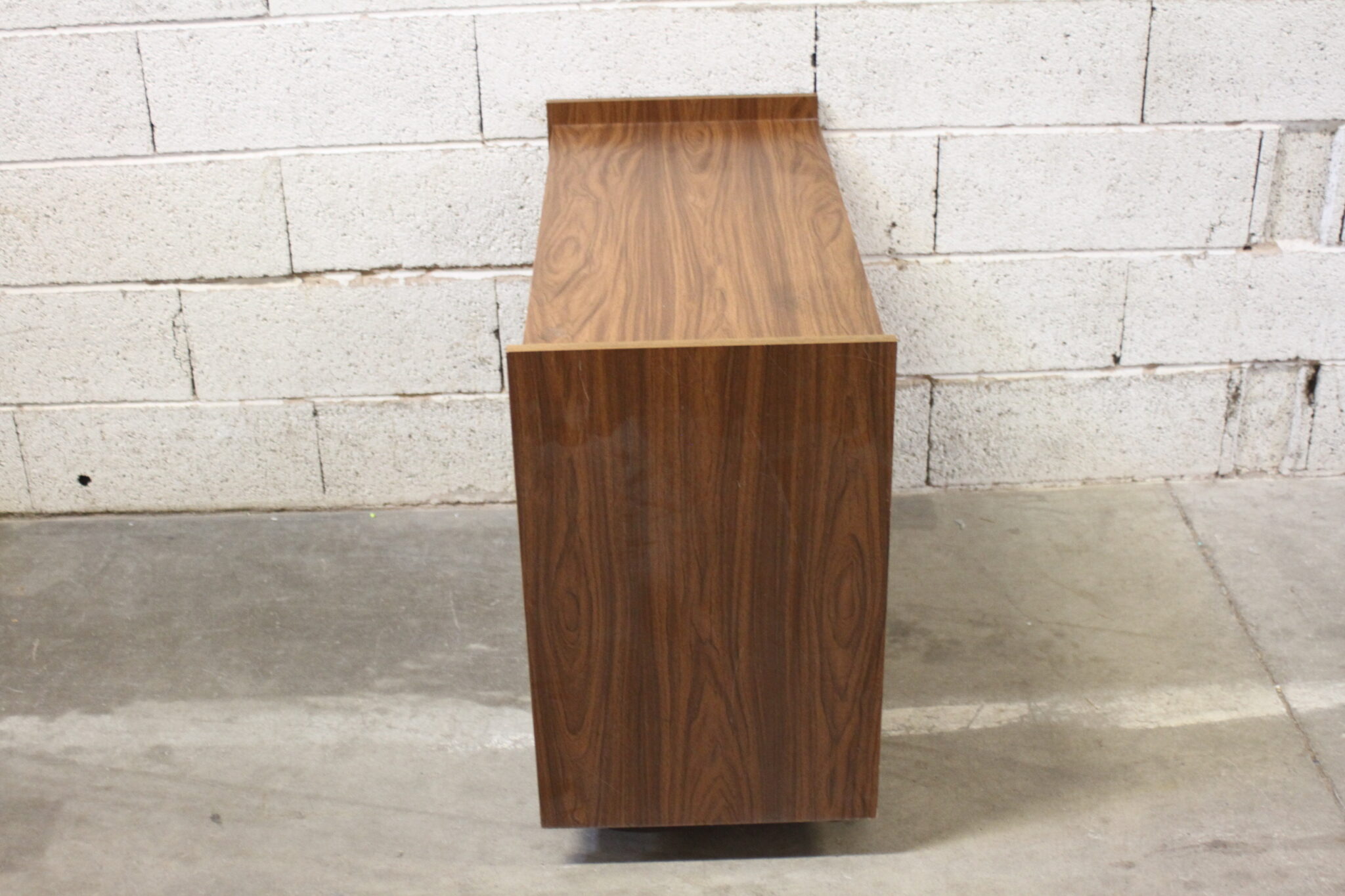 Meuble hifi vintage sur roulettes – Image 3