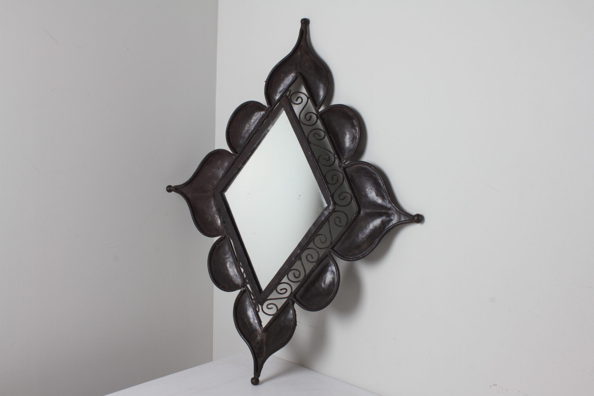 Miroir décoratif en fer forgé