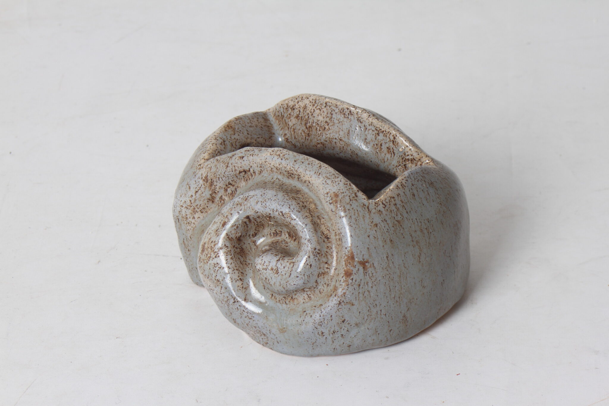 Poterie brutaliste vernissée