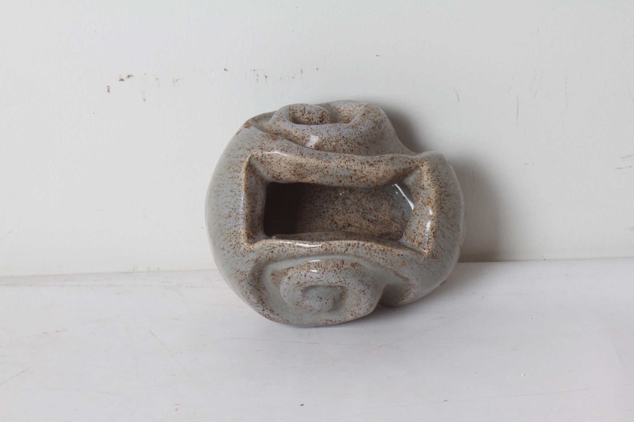 Poterie brutaliste vernissée – Image 3