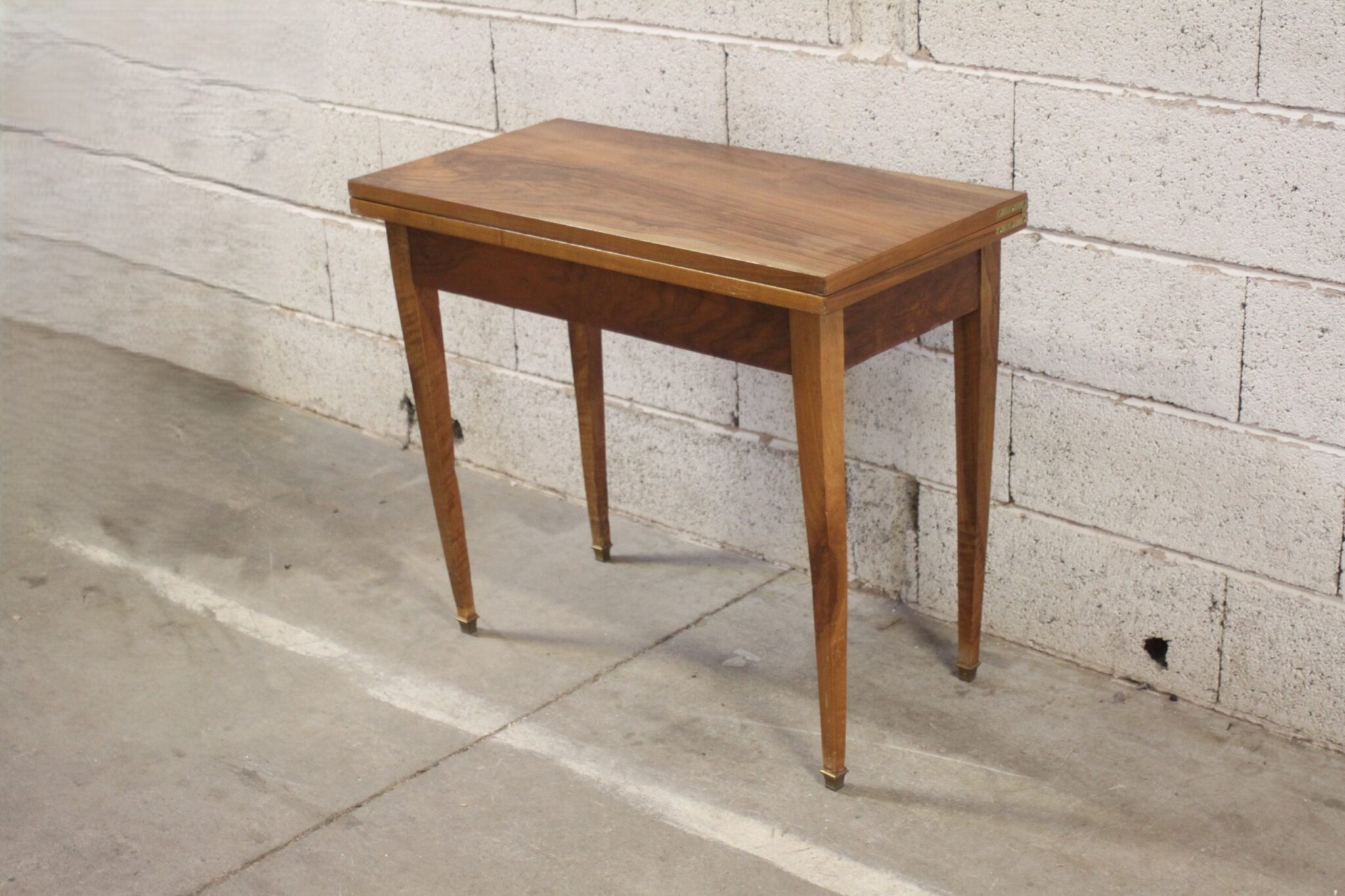Ancienne table à jeux en bois
