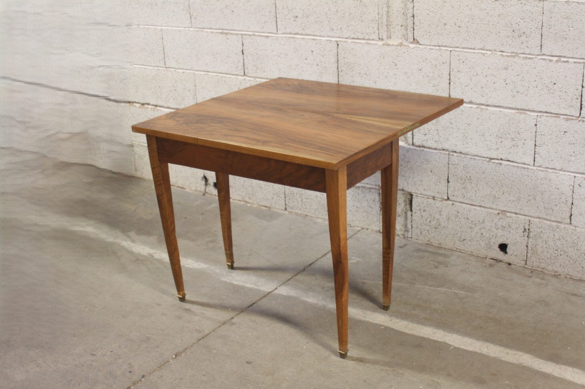 Ancienne table à jeux en bois – Image 3