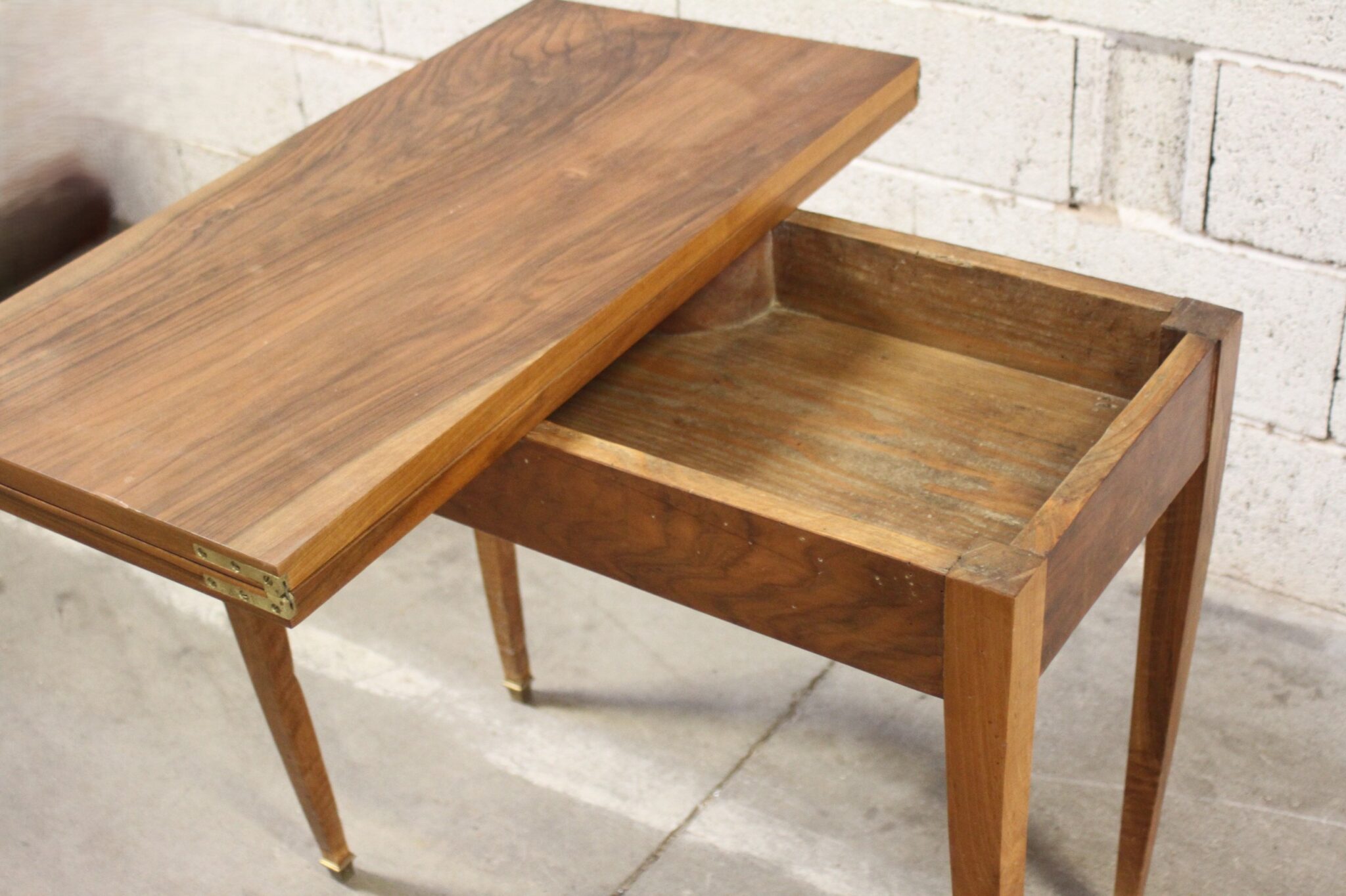 Ancienne table à jeux en bois – Image 4