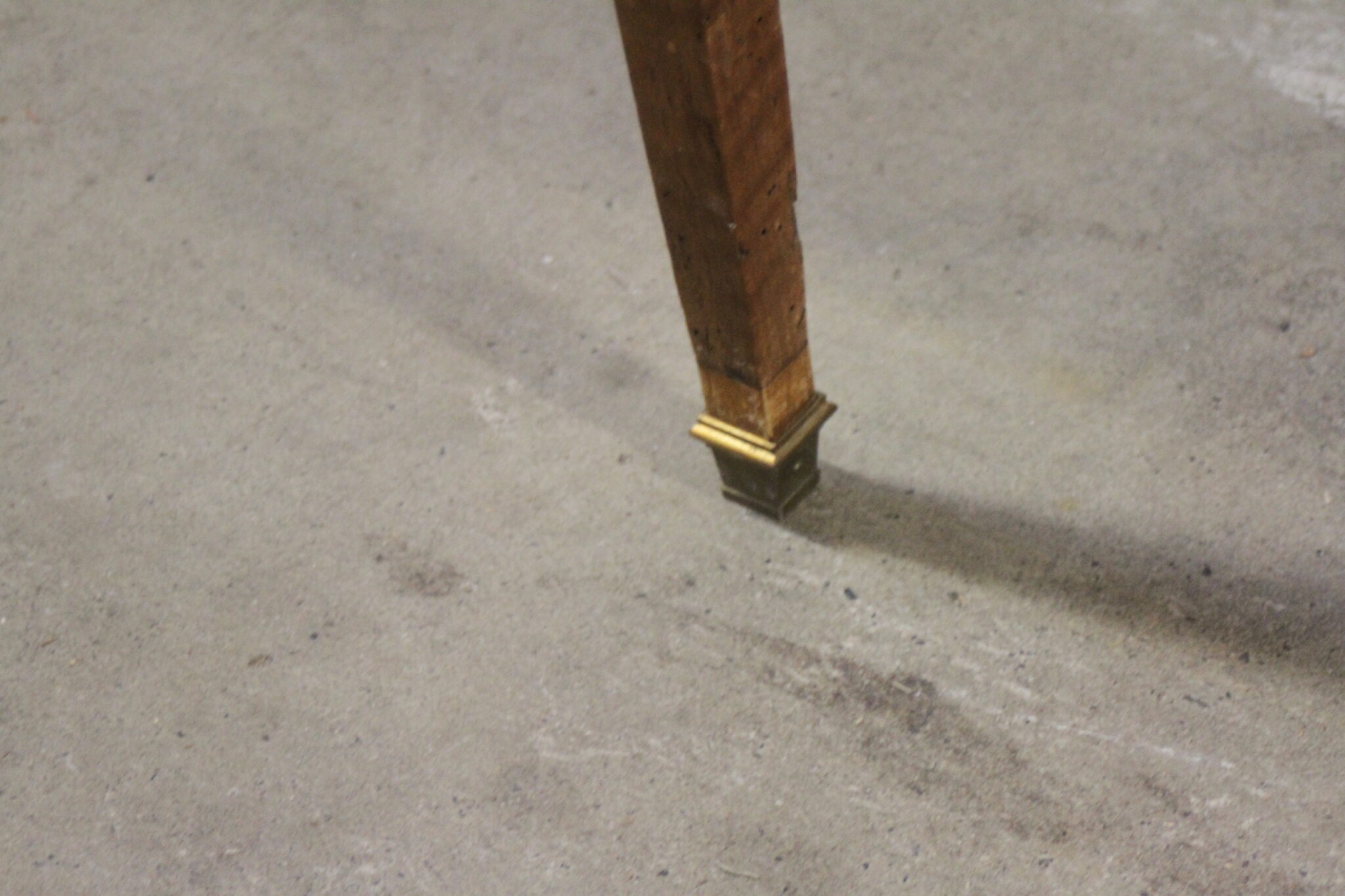 Ancienne table à jeux en bois – Image 5
