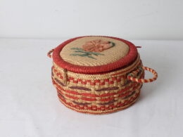 Panier à couture vintage en osier