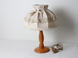 Lampe de table en bois et tissu
