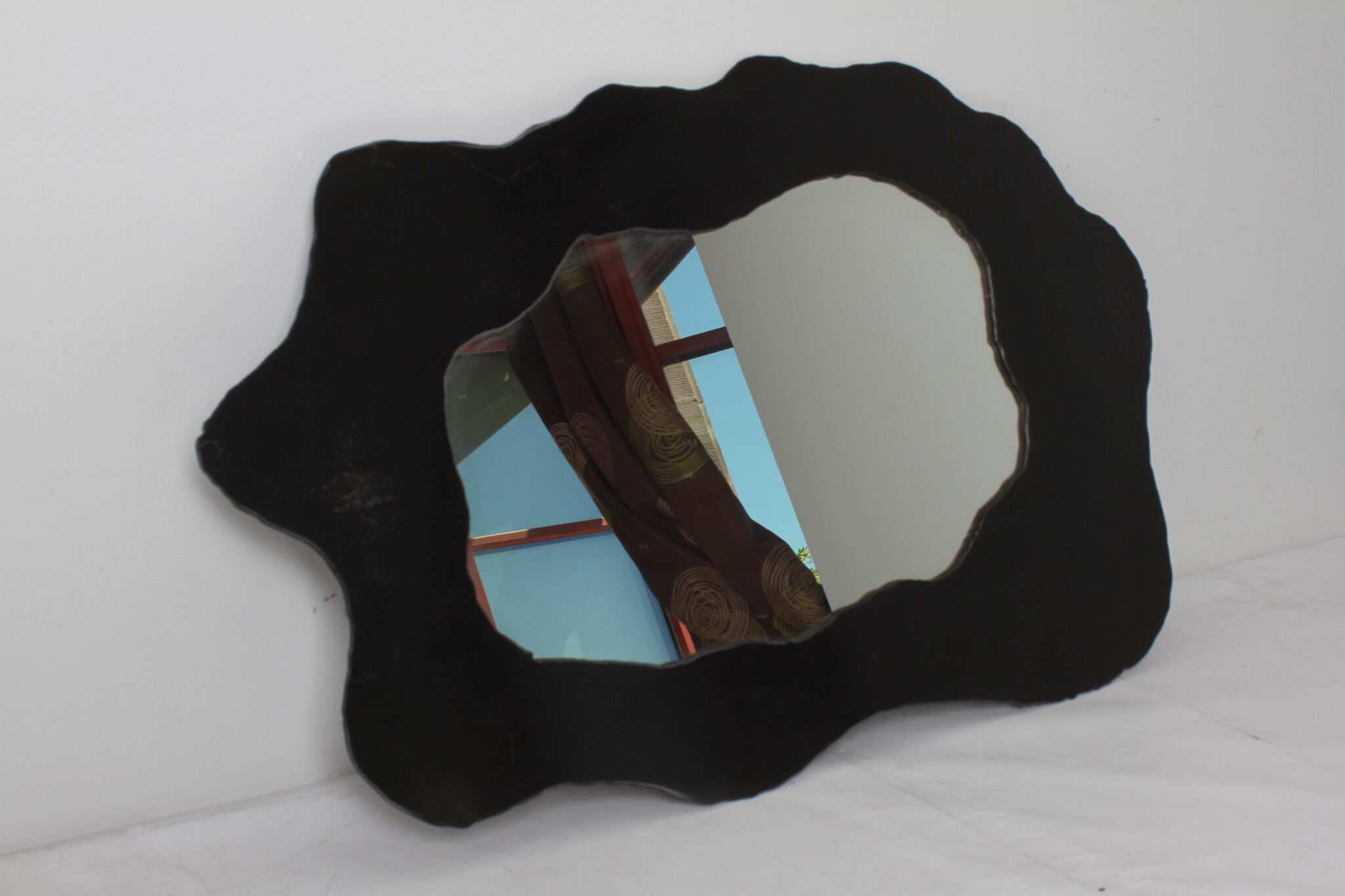 Miroir brutaliste organique en métal – Image 3