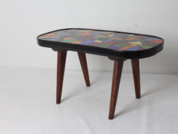 Petite table en bois et mosaïque