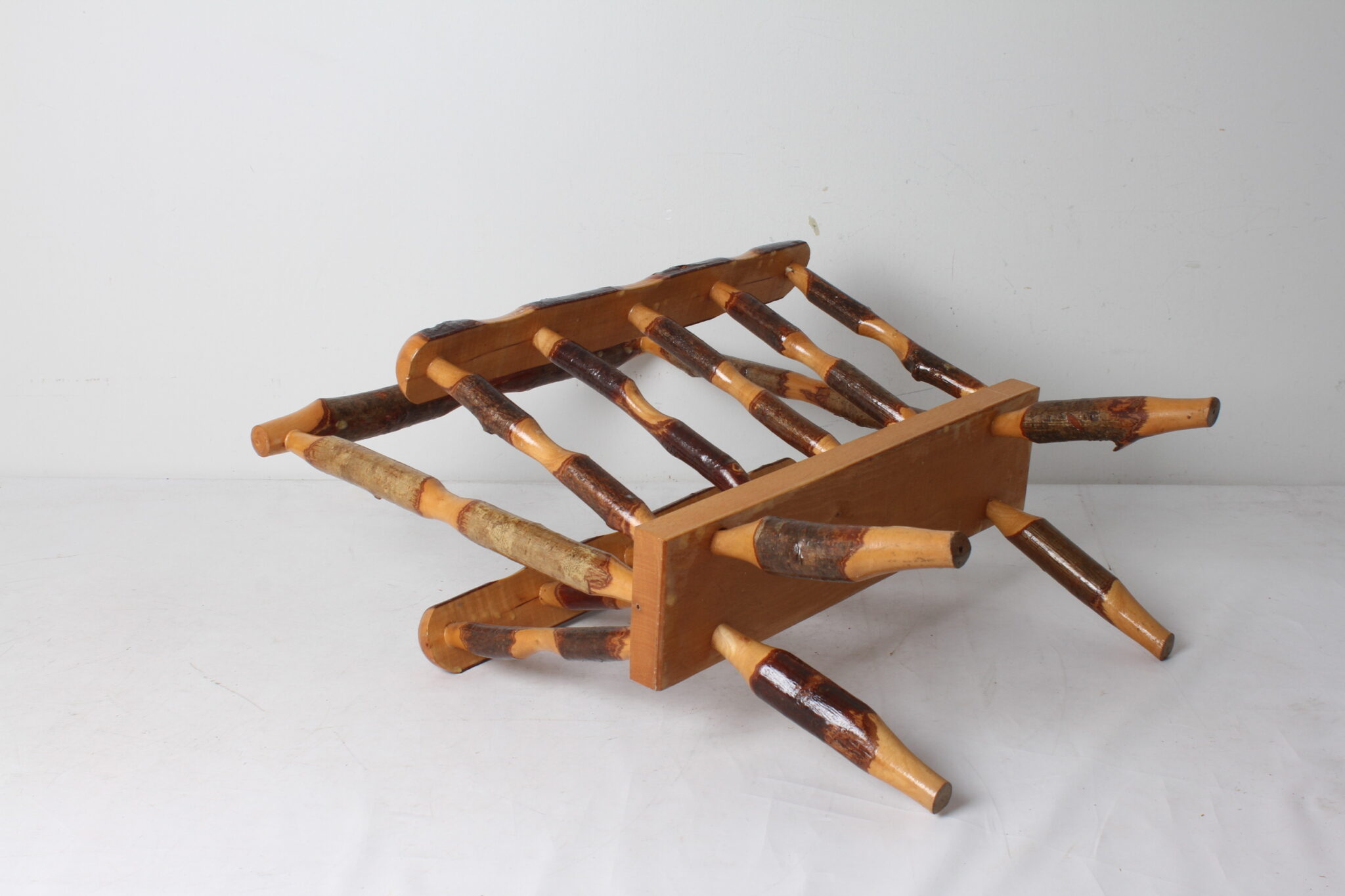 Porte-revues vintage en bois – Image 4