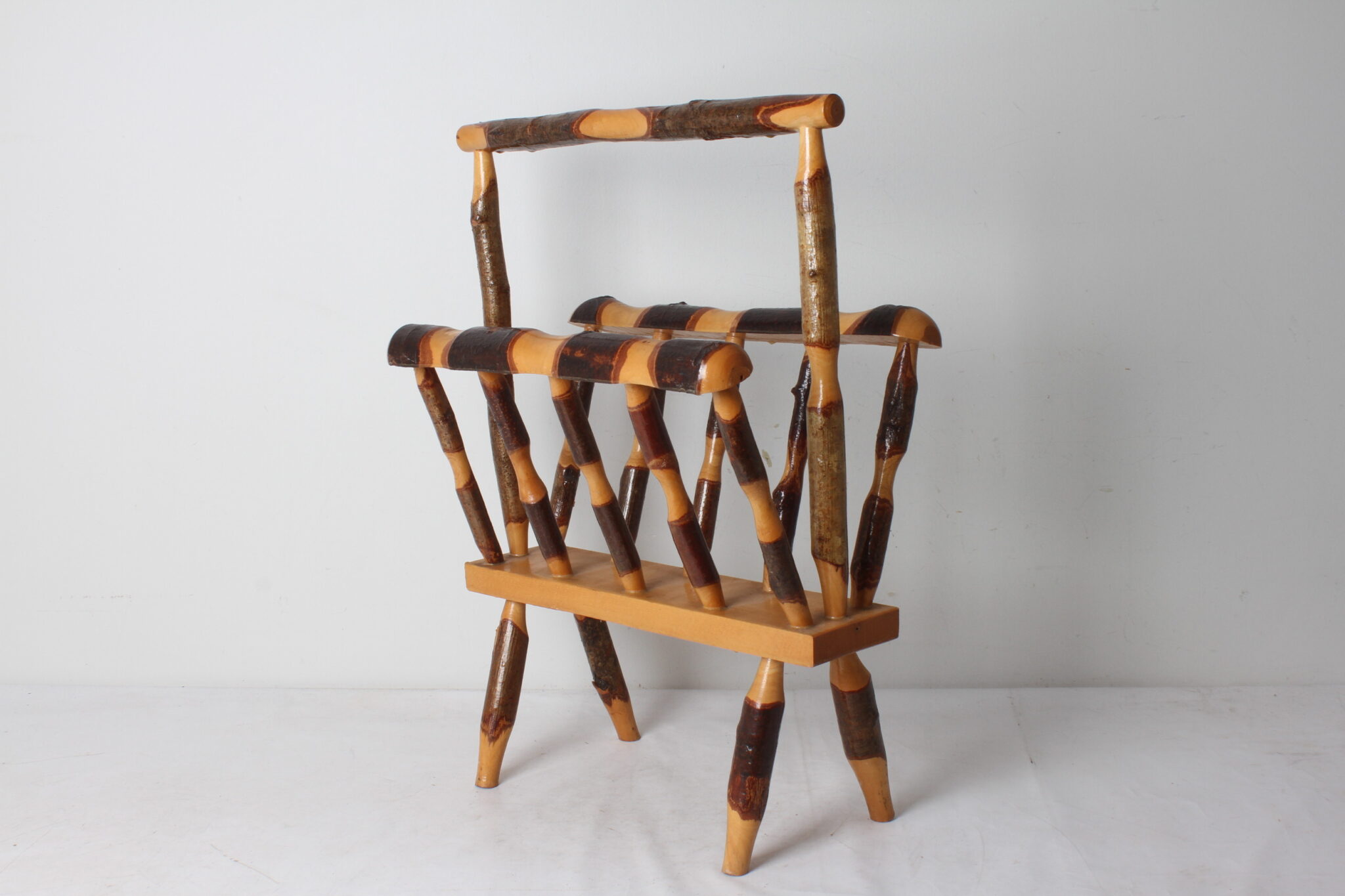 Porte-revues vintage en bois