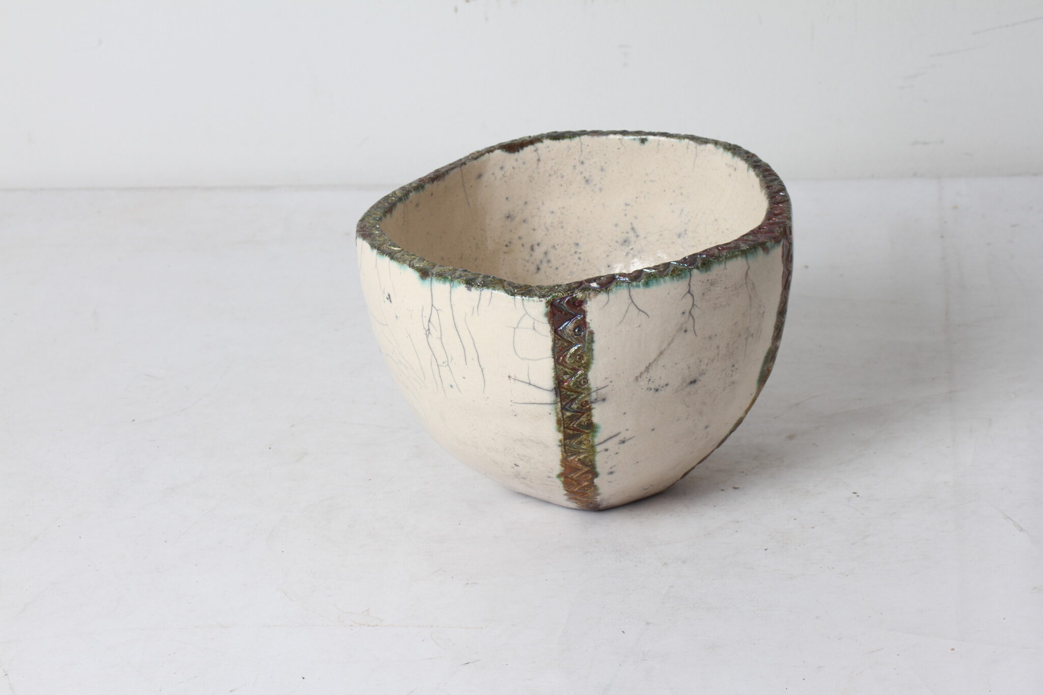 Pot en céramique effet craquelé