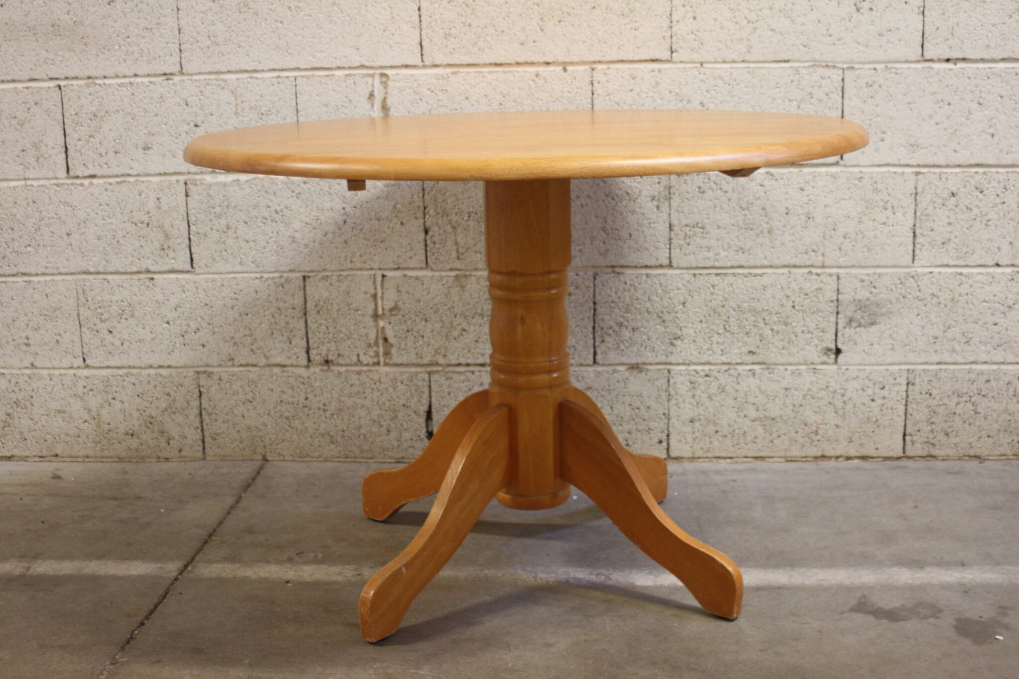 Table à manger en bois – Image 3