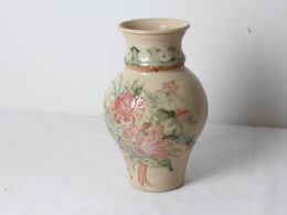 Vase en céramique gravé et signé