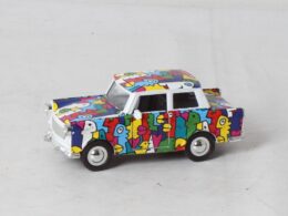 Voiture miniature Trabant par l'artiste Thierry Noir