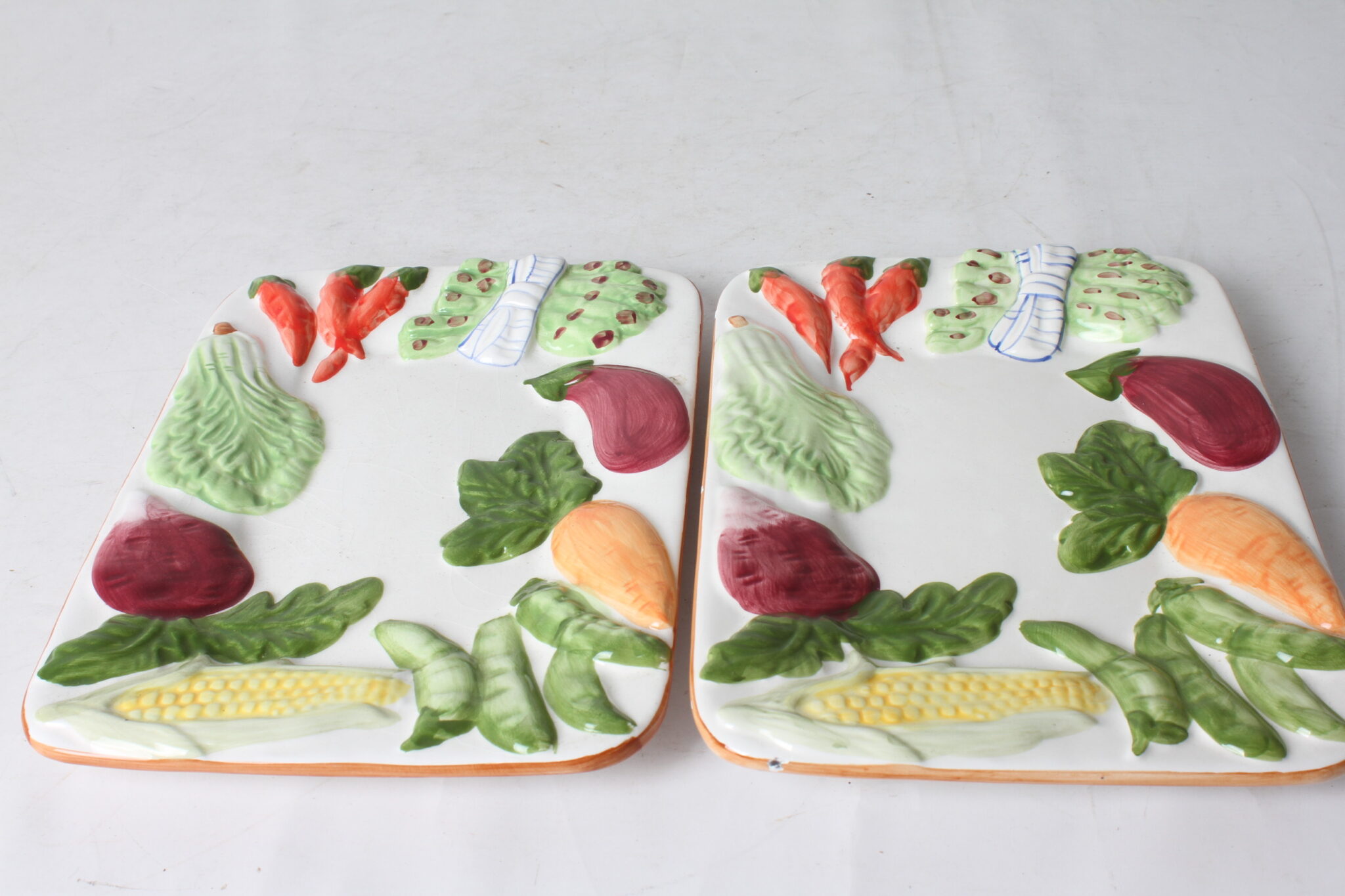Plats de présentation style barbotine – Image 2