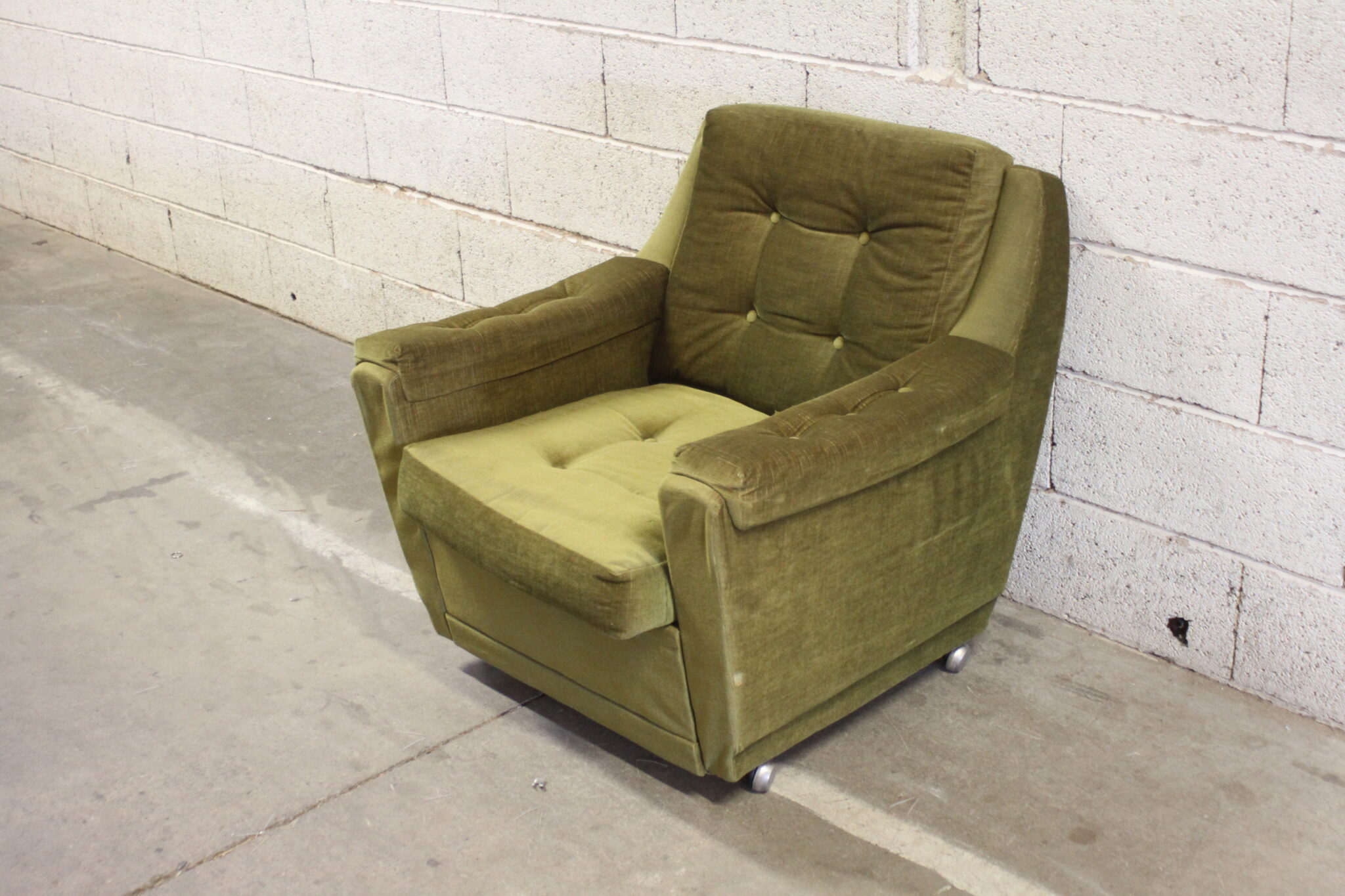 Fauteuil vintage sur roulettes