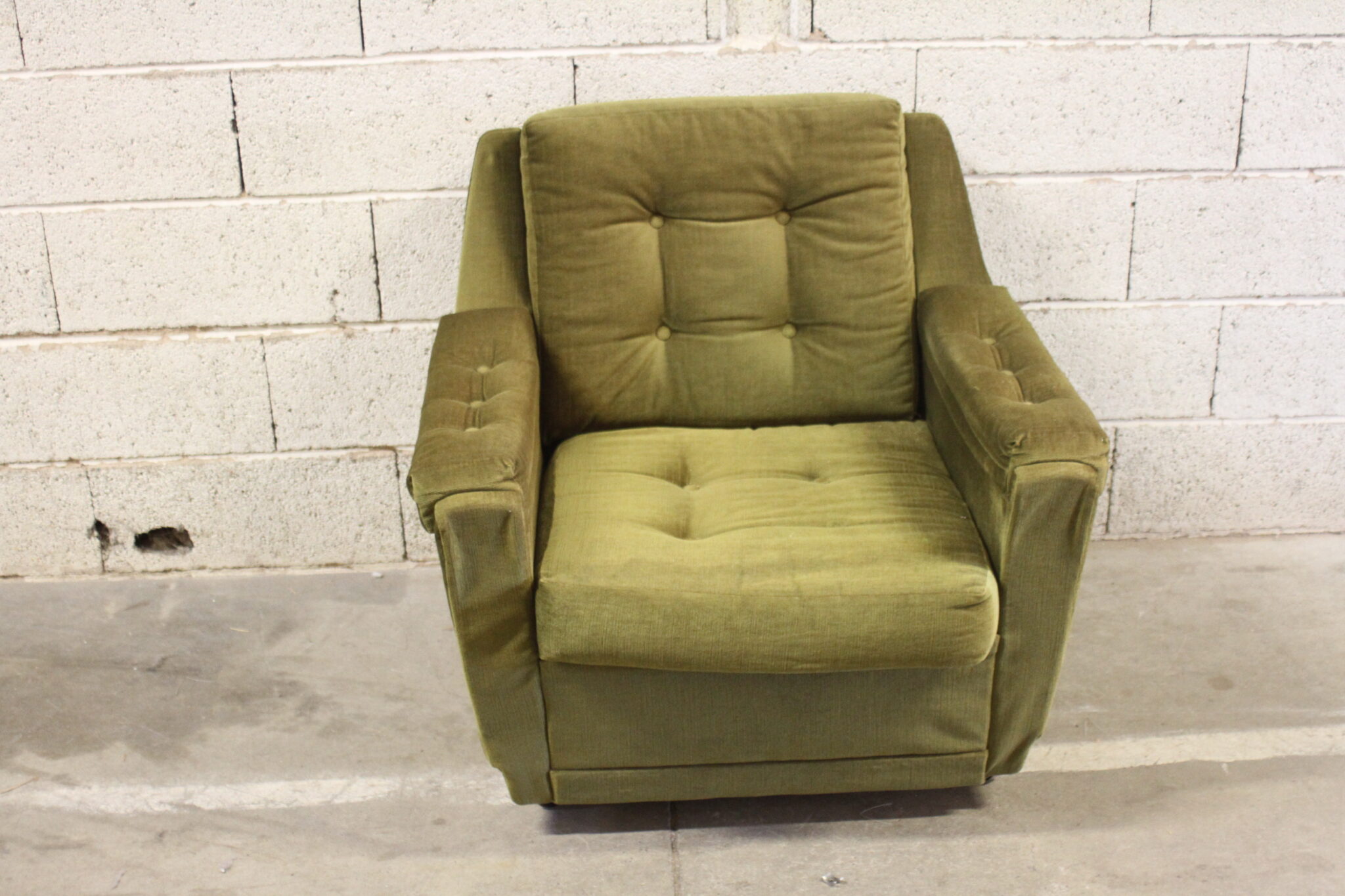 Fauteuil vintage sur roulettes – Image 2