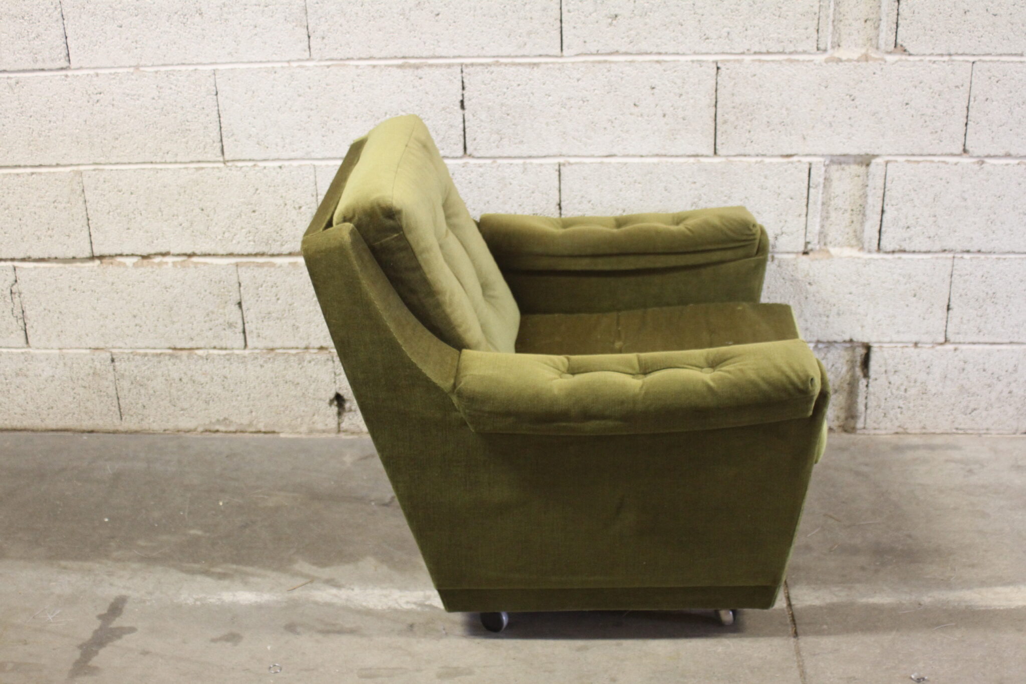 Fauteuil vintage sur roulettes – Image 3