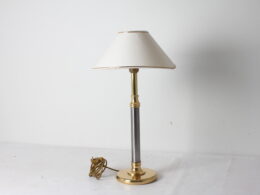 Lampe de table design en métal
