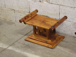 Tabouret en bois massif