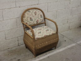 Ancien fauteuil coffre