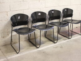 Chaises design en métal et plastique