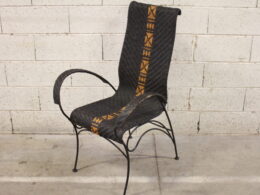 Fauteuil en fer forgé et cuir tressé