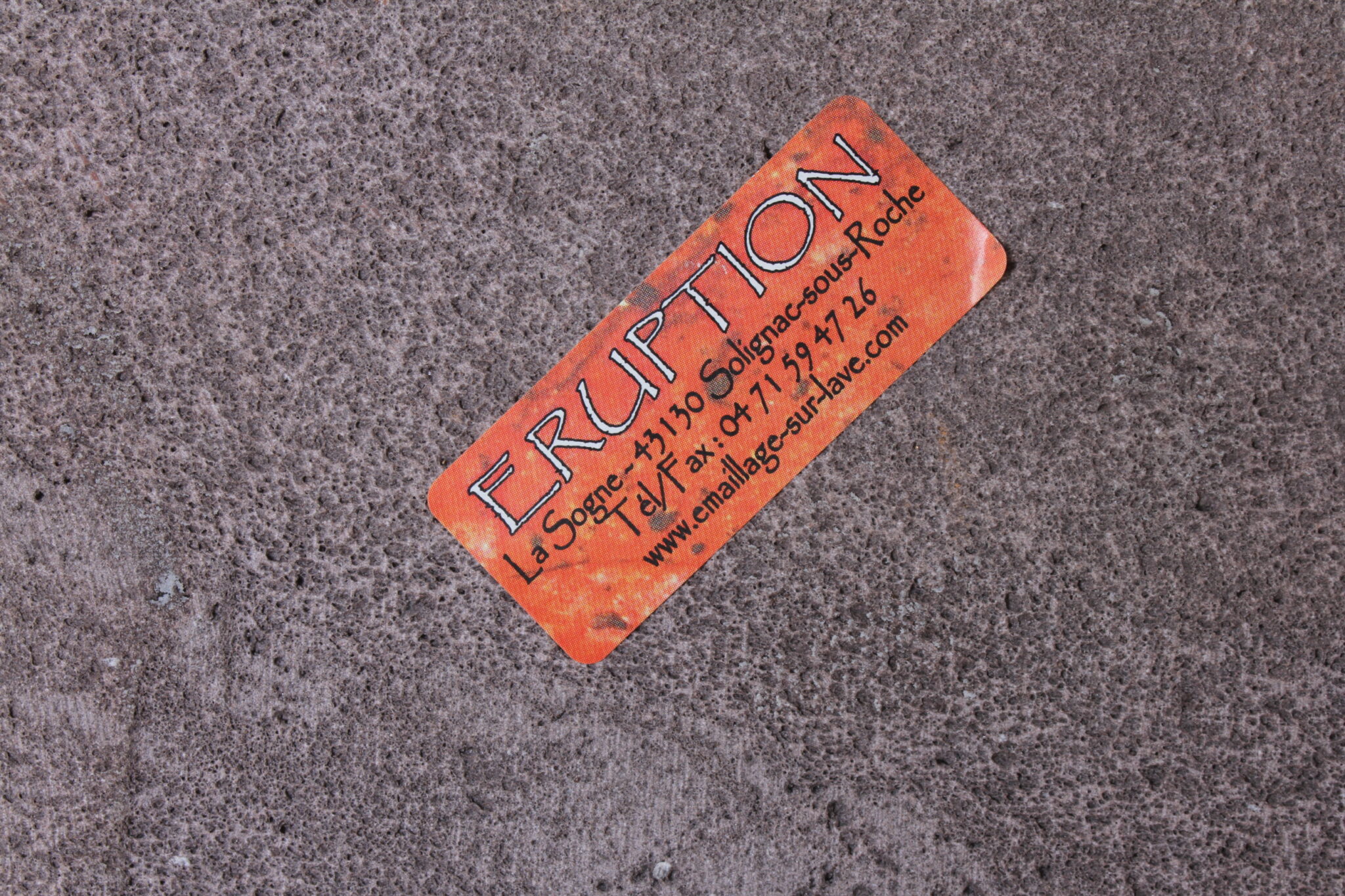 Horloge murale en lave émaillée – Image 5