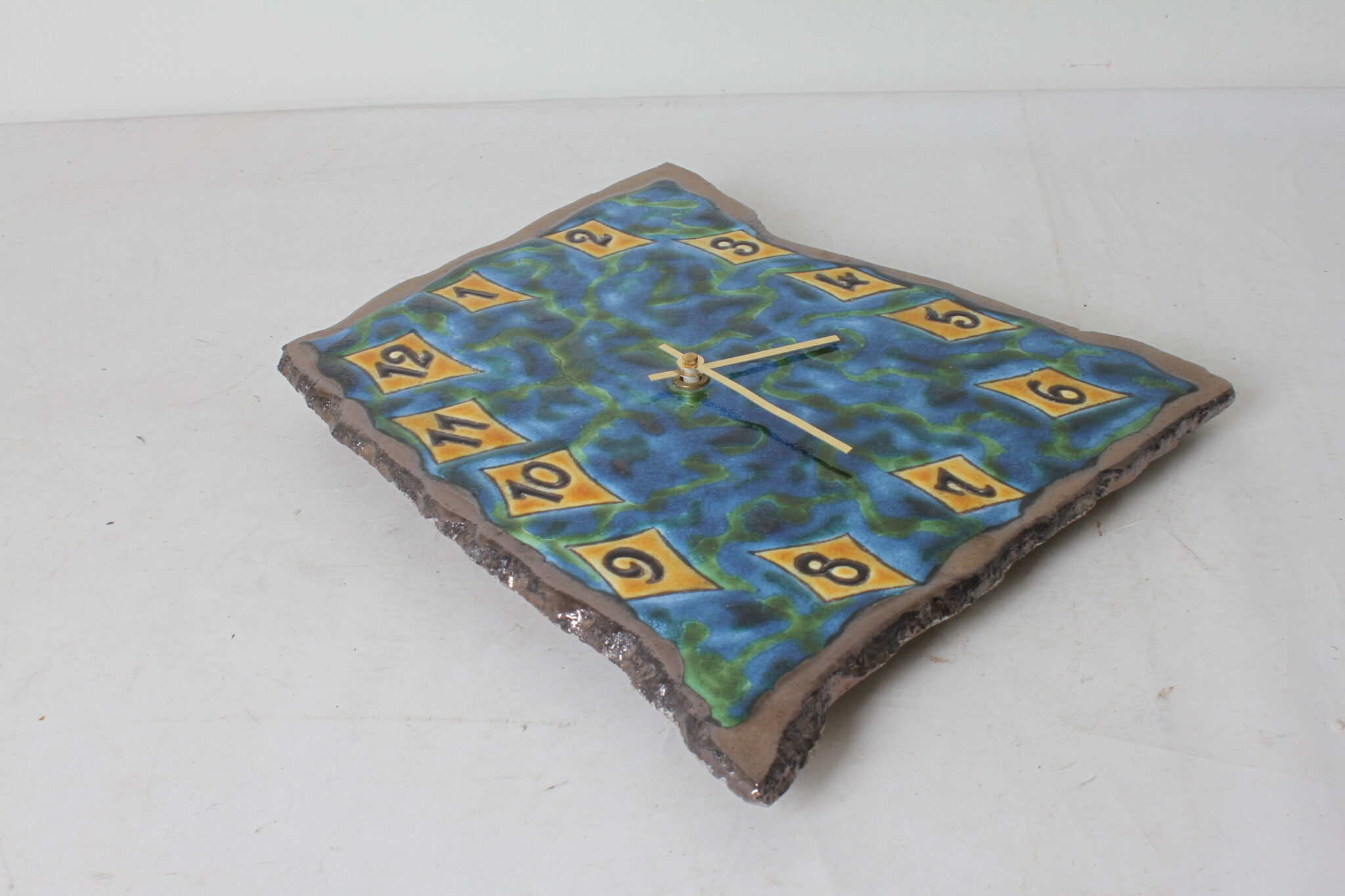 Horloge murale en lave émaillée – Image 3