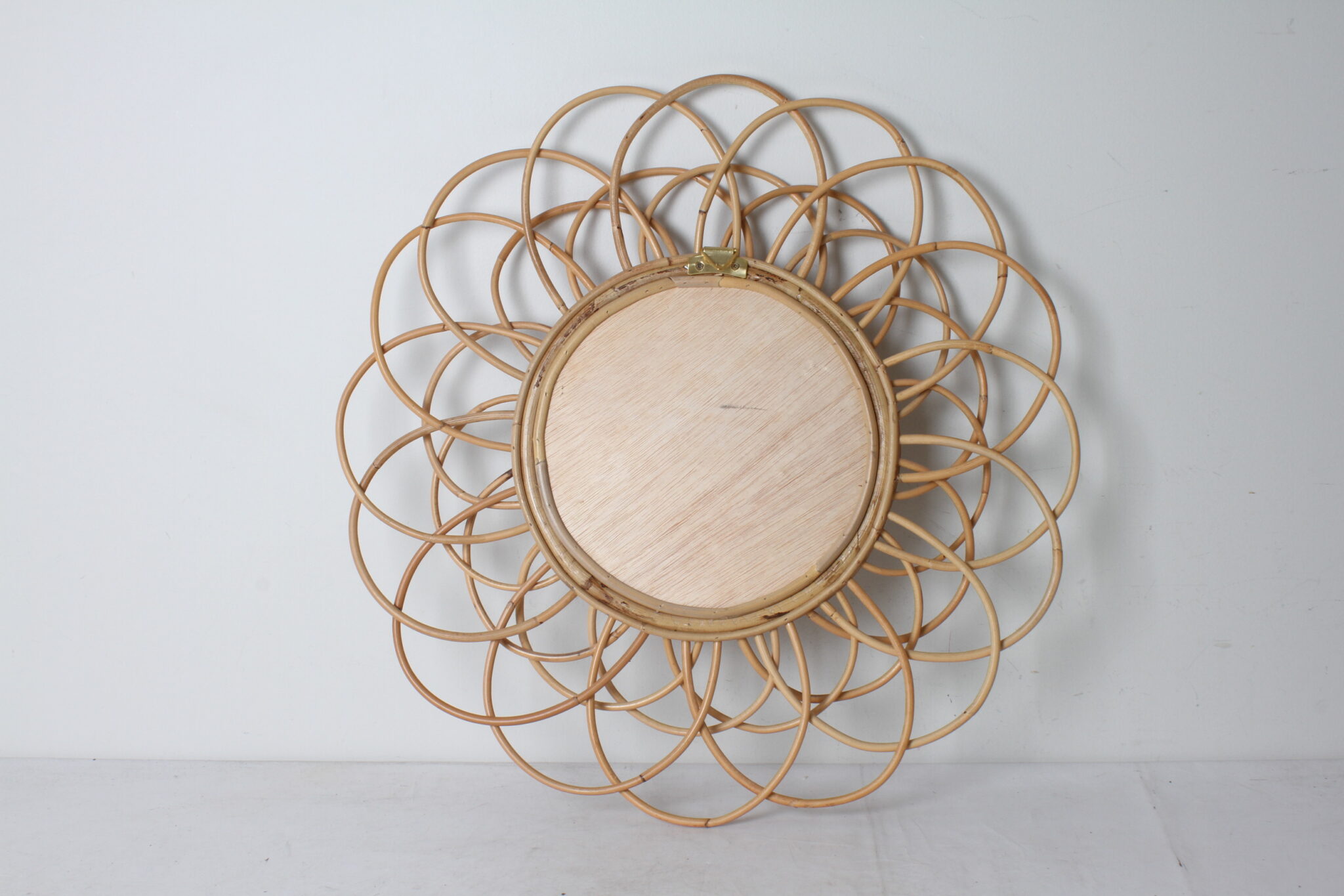 Miroir fleur en rotin naturel – Image 3